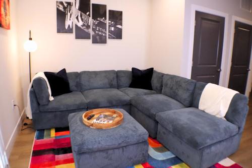 Deluxe Apt, King Bed, Workspace, Gym, Free"p"