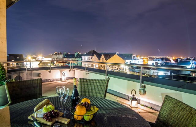 Deluxe City Penthouse Apartment with the best view of Galway