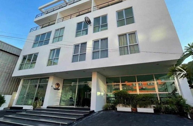 Deluxe Double Delight | Sleek Comfort in the City