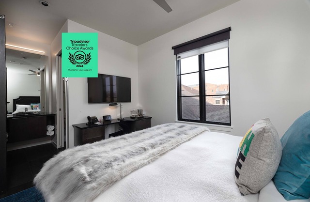 Deluxe King Studio | 121 Hotel by AvantStay