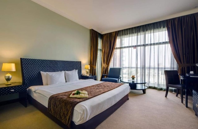 Deluxe King Suite Near Corniche Beach By Luxury Bookings