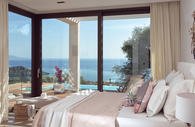 Deluxe secluded villa with Infinity pool, Jacuzzi and breathtaking sea view.