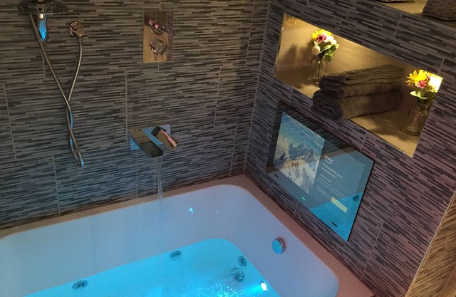 Deluxe Suite Jacuzzi at Livit Serviced Apartments
