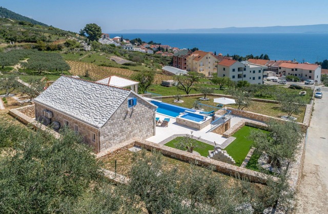 Deluxe Villa Purple Rain with Swimming Pool