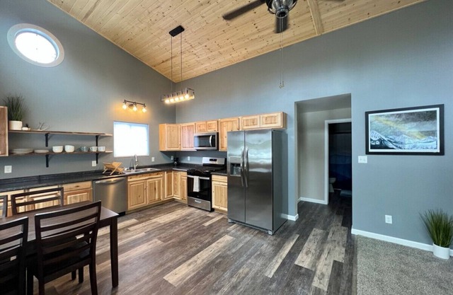 Denali cabin. New build! 2 bed 1 bath with large deck