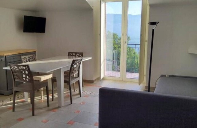 Description of the apartment and the surrounding areas