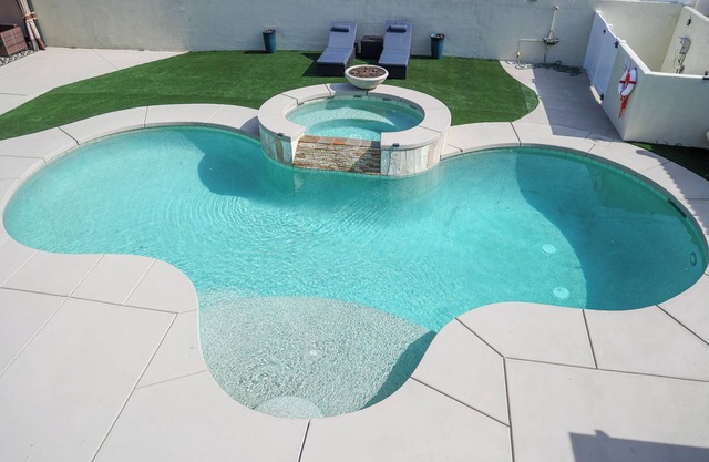 Desert Gem - Spacious home, relaxing pool and spa in Thousand Palms