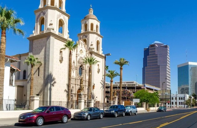 Desert Getaway! 2 Comfortable Units w/Kitchen, Pool, Close to Tucson Museum of Art