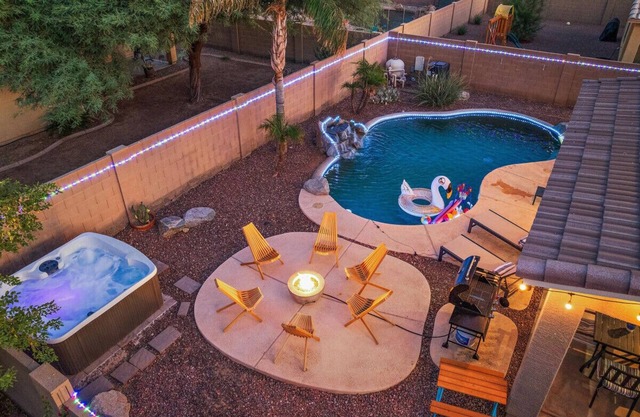 Desert Oasis Amazing Pool/Waterfall/Firepit/Office