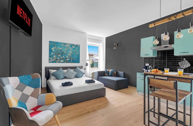 Design Studio at 200mt from Train Station and Subway