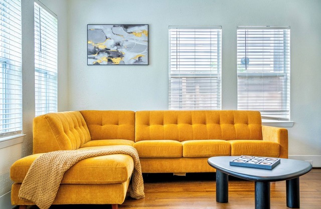Designer 1BR In Montrose- Luxe Amenities- Prime Location