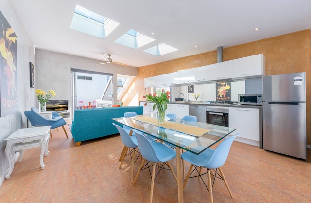 Designer house in quiet street on city doorstep