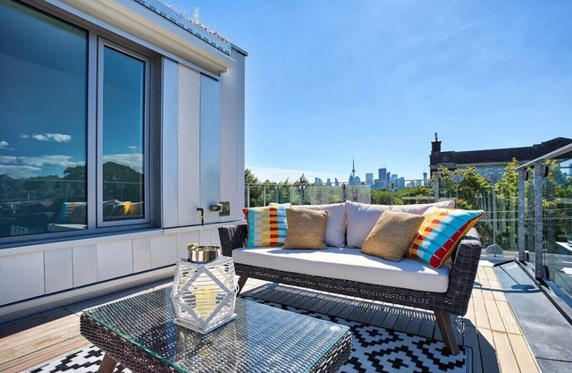 Designer Townhome | Downtown Toronto Views!