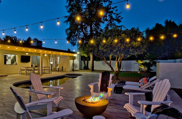 Designer Vibe & w/Spa Tub & Heated Pool