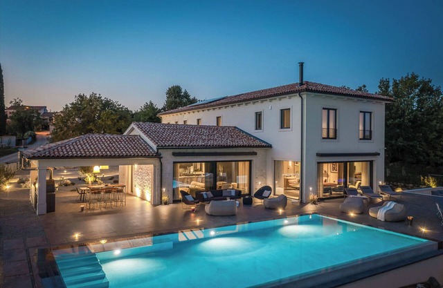 Designer Villa with 72m2 infinity swimming pool, tenis court and spa.