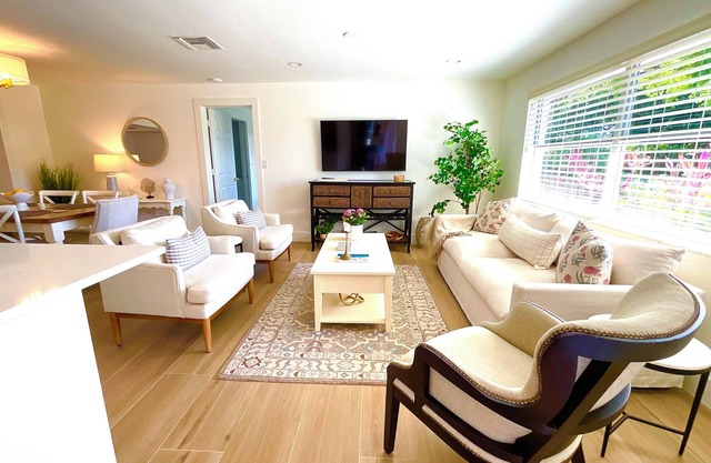 Designer’s Luxury 3 Bedroom Pool Home .5 mile to Lowdermilk Beach Park!