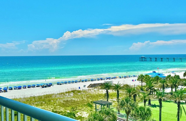 Destin West Gulfside #605 ~Free Beach Service! Amazing View! Lazy River & Pools!