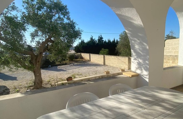 Detached 3-bedroom villa with garden