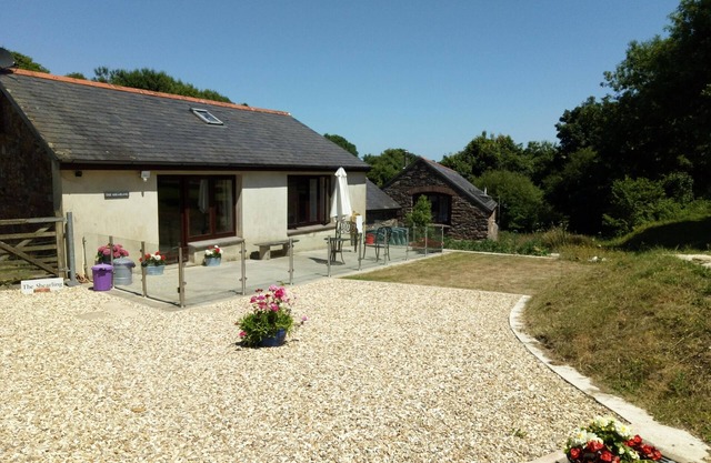 Detached barn in South Hams near to Dartmouth, ideal for guests with dogs.