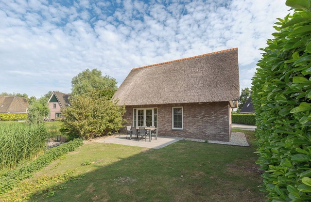 Detached Beachvilla with a large yard, two bathrooms, and the option for a location on the open water at Beach Resort Makkum.