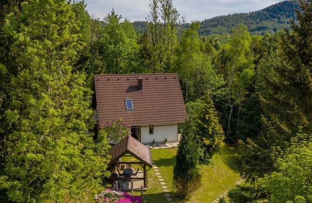 Detached house at 100m distance of the lake, surrounded by beautiful nature and with BBQ