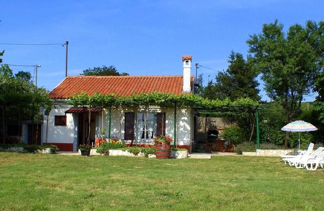 Detached house Violeta with a extensive garden
