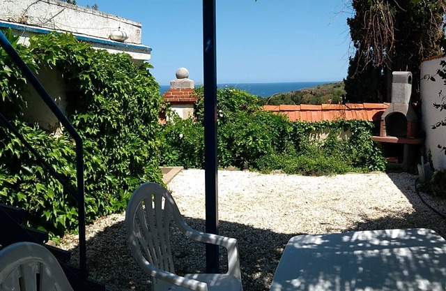 Detached house with sea view, garden and pergola, near Collioure