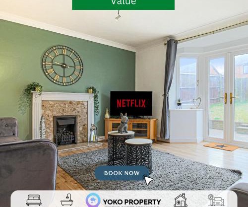 Detached House with Free Parking, Self Check-In, Fast Wifi and Smart TV with Netflix by Yoko Property