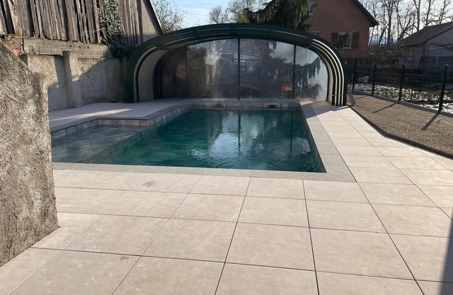 DETACHED HOUSE WITH POOL