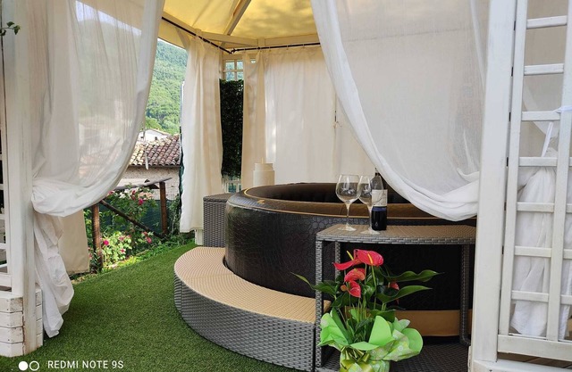 DETACHED HOUSE WITH PRIVATE GARDEN