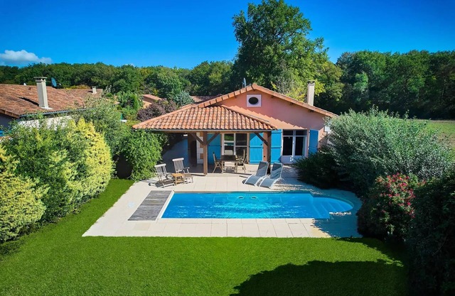 Detached villa, 2 bathrooms, private pool, sleeps 4