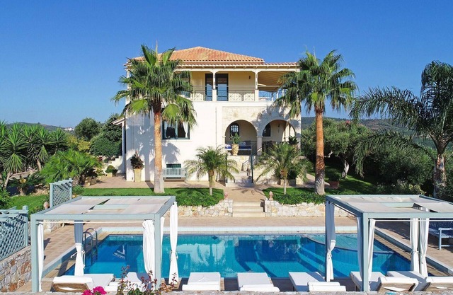 Detached villa - pool, panoramic seafront position
