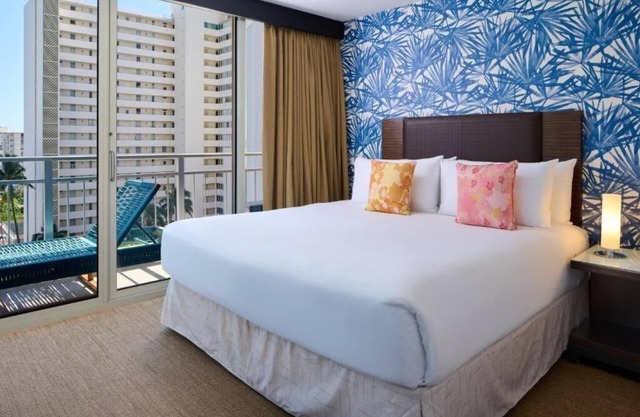 Diamond Head View Junior Suite | Kaimana Beach Hotel | Steps to the Beach
