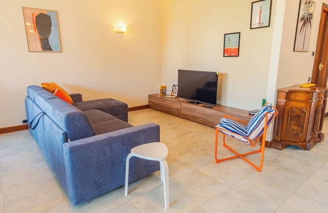 Dimora dei Colori - Two Bedroom Apartment, Sleeps 6