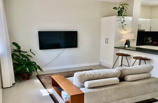 Dine, shop & explore the city!