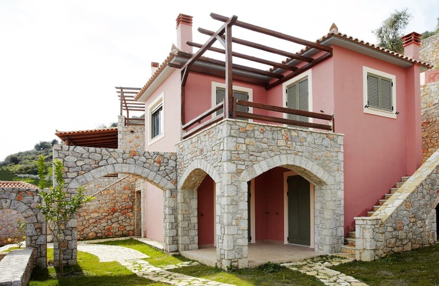 DIO GUESTHOUSES VILLA TAINARON 2 B/R WITH PRIVATE GARDEN AND SWIMMINGPOOL