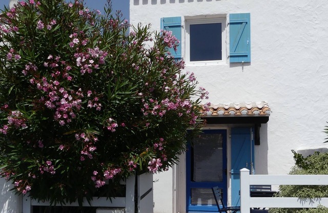 Direct access to the sea! 3-minute walk to the beach.