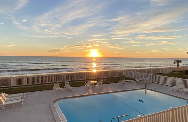 DIRECT OCEANFRONT & PRIVATE BEACH ACCESS on Satellite Beach, FL