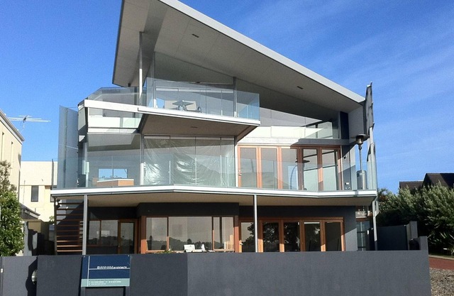 DIRECT ON RIVER-FRONT! - ARCHITECTURAL VILLA - PLUS 3 MIN WALK TO BEACH!