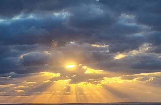 DIRECT WATERFRONT with awesome views and near Yale