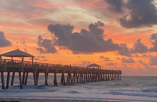 Directly across Juno Beach and Pier!