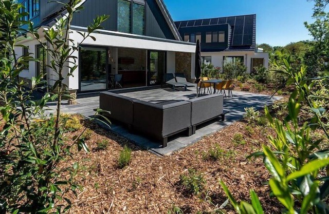 Directly opposite the Duinen van Texel National Park, three new energy-neutral