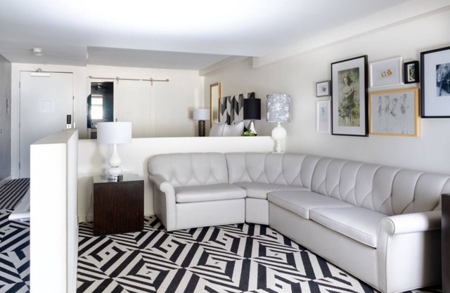 Discover an Elegant Lifestyle in LA! Pool, Pet-friendly, Near Hollywood Museum!