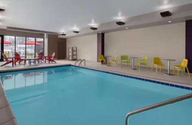 Discover Des Moines from a Cozy Suite Near Capitol – 3.1 Miles