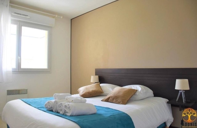 Discover the Landing Beaches! Unit with Kitchenette! Onsite Parking, Pool!