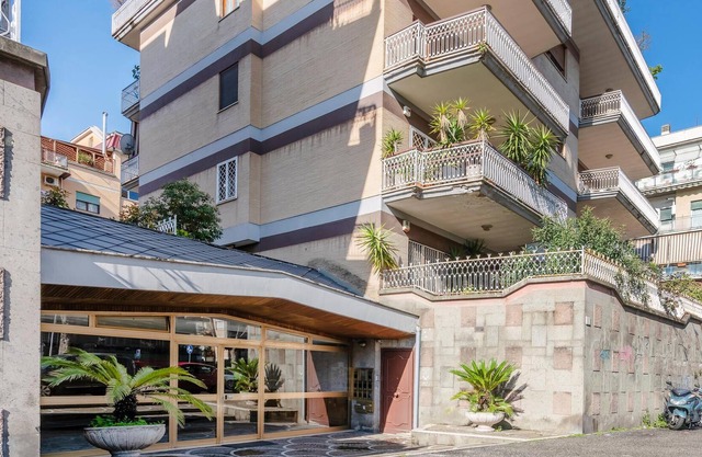 Discover this vacation apartment in the capital of Italy - look forward to a vacation with unique me