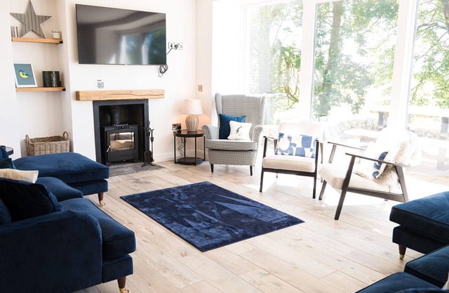 Disdow House - a house that sleeps 11 guests in 5 bedrooms