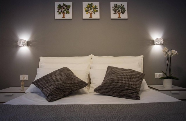"DIVINA GUESTHOUSE" Luxurious and modern apartment in the center of Salerno