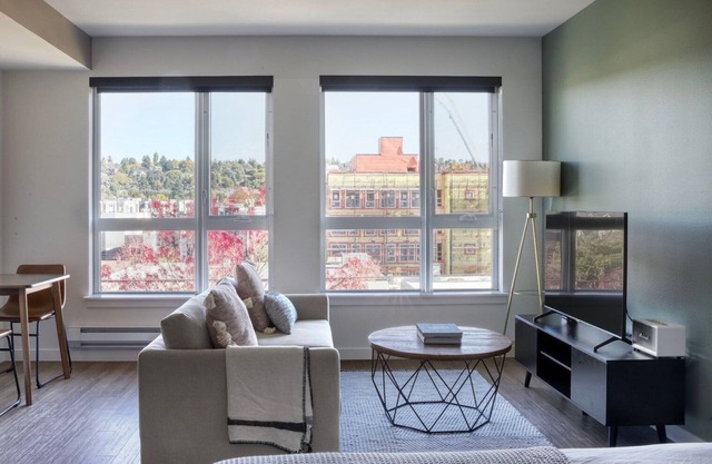 Divine Ballard Studio w/On-Site Retail, nr ZipCar, by Blueground