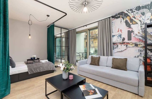 Długosza 4 | Elegant Studio with a Balcony